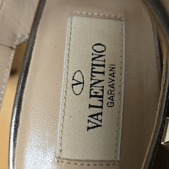 Valentino Tan Rockstud Heels with Pointed Toe Metalic Gold Size 37.5 - Picture 9 of 12